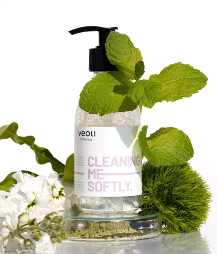 pol_pl_Nawilzajaco-lagodzacy-zel-do-mycia-twarzy-CLEANING-ME-SOFTLY-248_5.webp