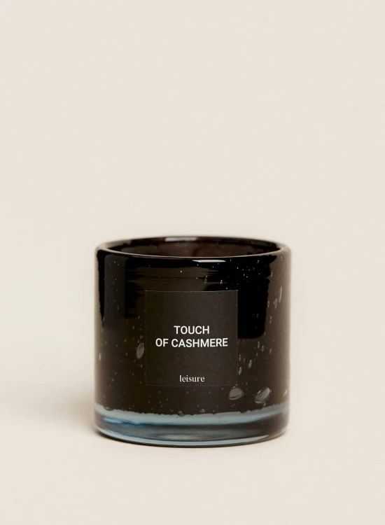 leisure-swieca-zapachowa-touch-of-cashmere-150g-001.jpg