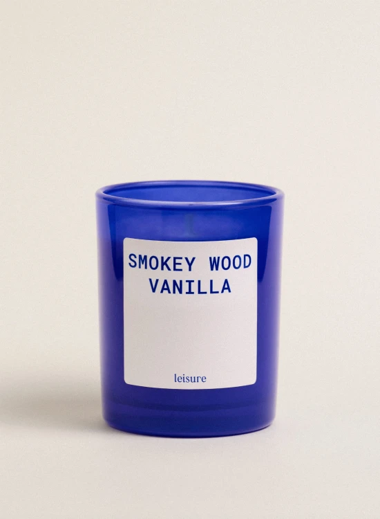 leisure-swieca-zapachowa-moments-smokey-wood-vanilla-210g-001.jpg